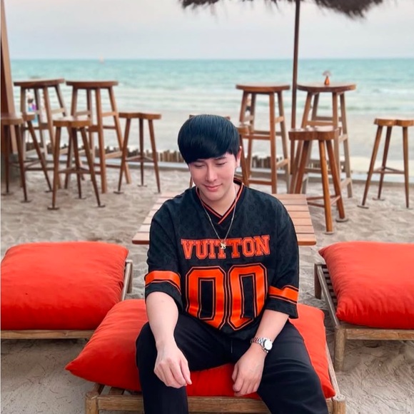 Louis Vuitton Black Jersey with Orange Stripes - Picture 11 of 11